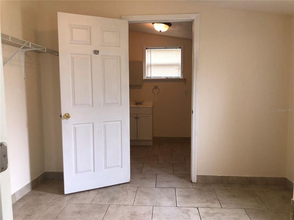 Active With Contract: $1,295 (3 beds, 2 baths, 1250 Square Feet)