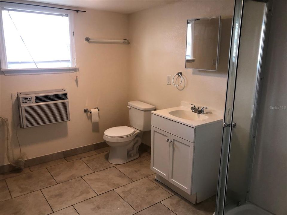 Active With Contract: $1,295 (3 beds, 2 baths, 1250 Square Feet)