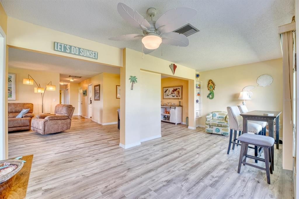 For Sale: $369,900 (2 beds, 2 baths, 1753 Square Feet)