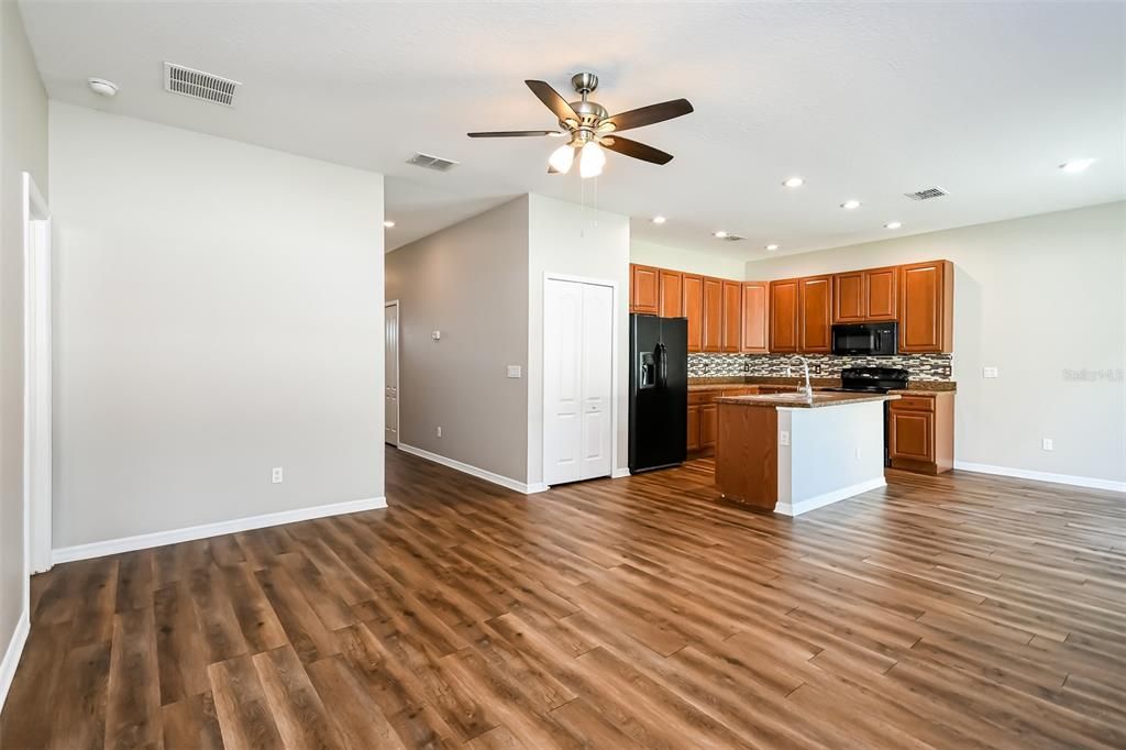 For Rent: $1,825 (3 beds, 2 baths, 1440 Square Feet)