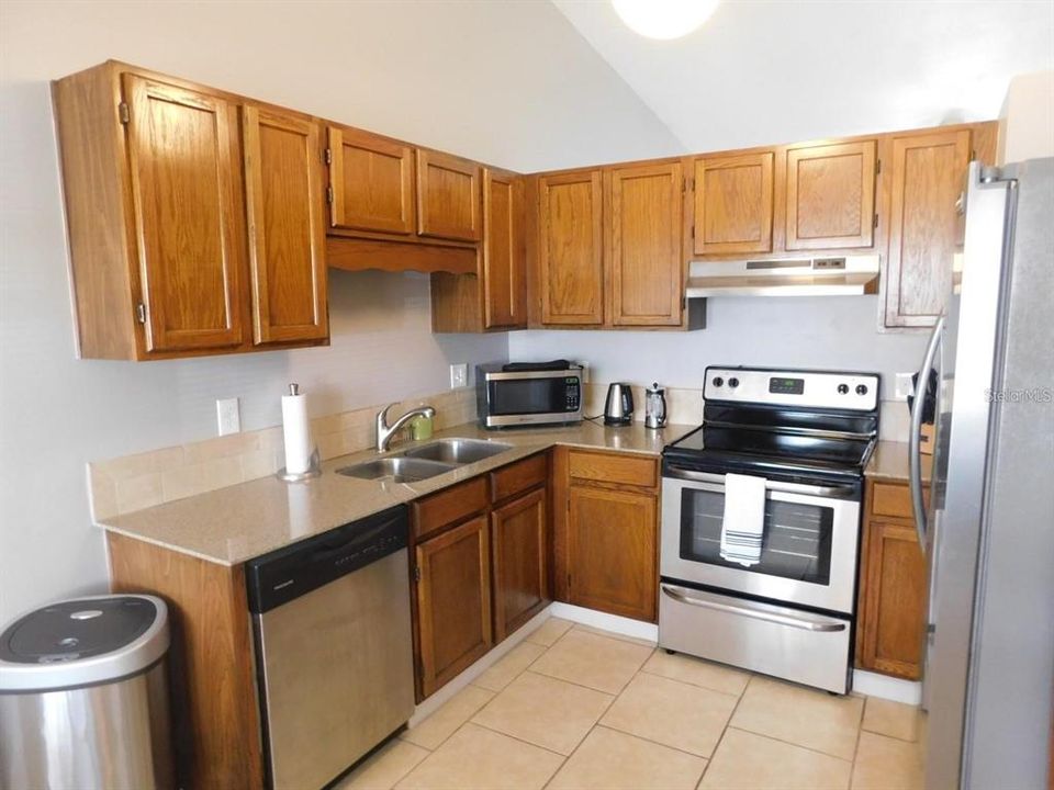 For Rent: $2,100 (3 beds, 2 baths, 1201 Square Feet)