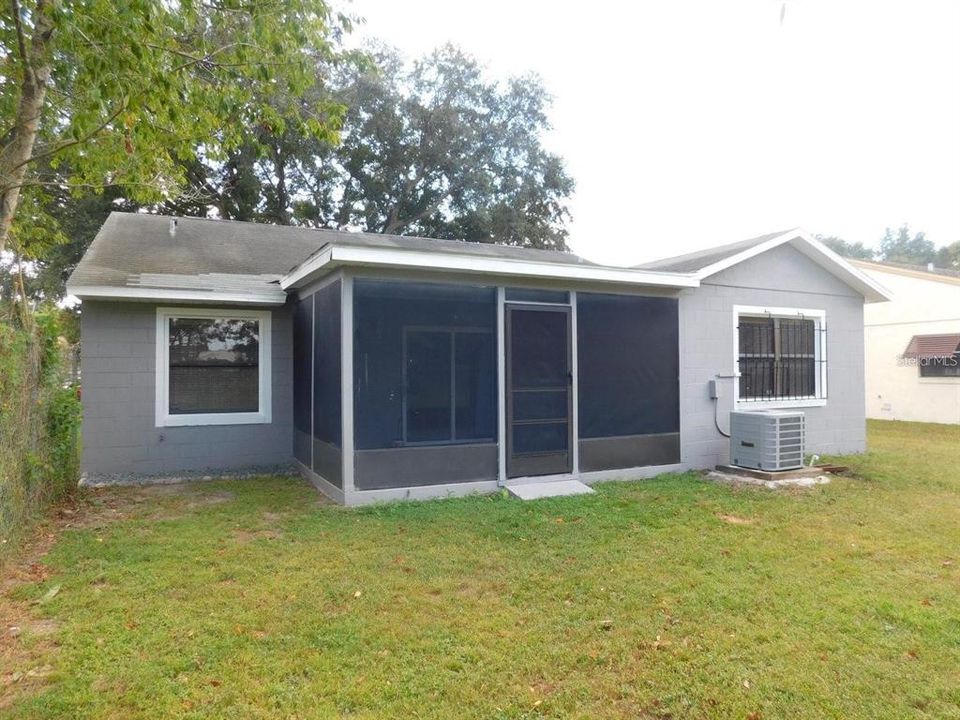 For Rent: $2,100 (3 beds, 2 baths, 1201 Square Feet)