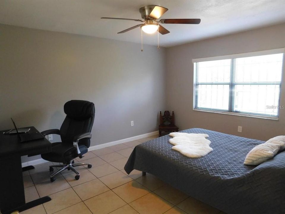 For Rent: $2,100 (3 beds, 2 baths, 1201 Square Feet)