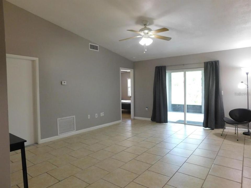 For Rent: $2,100 (3 beds, 2 baths, 1201 Square Feet)