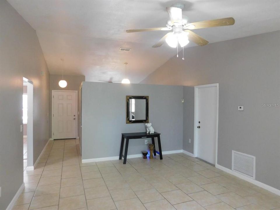 For Rent: $2,100 (3 beds, 2 baths, 1201 Square Feet)