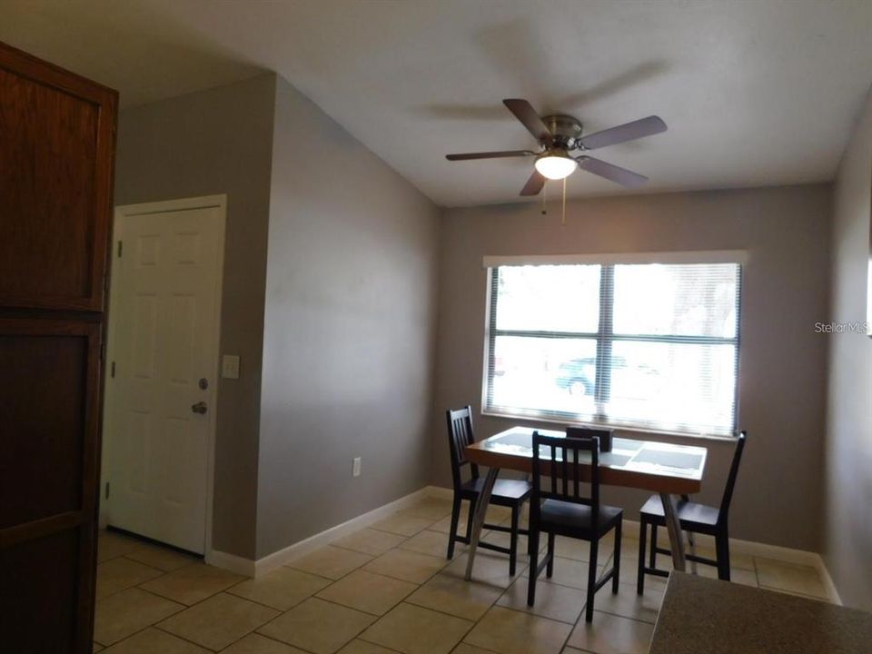 For Rent: $2,100 (3 beds, 2 baths, 1201 Square Feet)