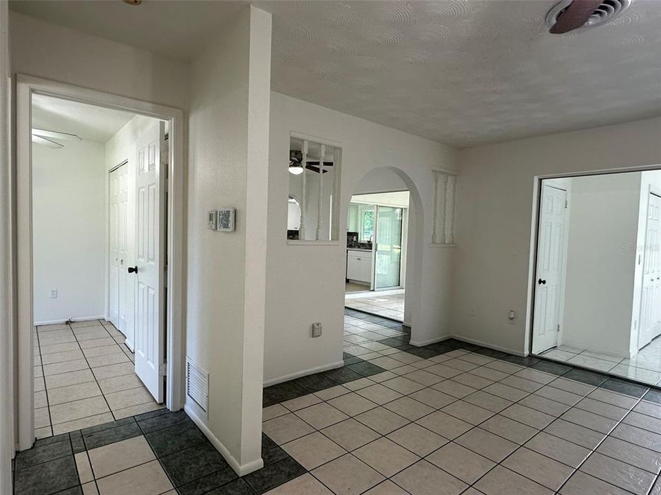 Active With Contract: $1,800 (2 beds, 2 baths, 1012 Square Feet)