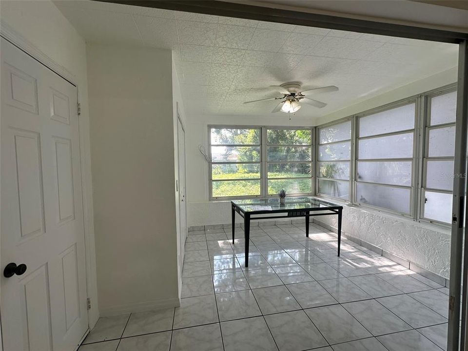 Active With Contract: $1,800 (2 beds, 2 baths, 1012 Square Feet)