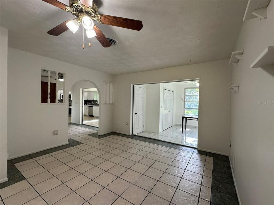 Active With Contract: $1,800 (2 beds, 2 baths, 1012 Square Feet)