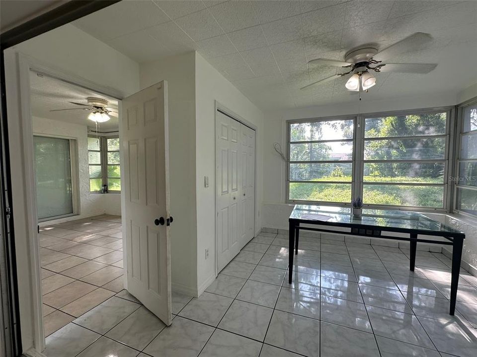 Active With Contract: $1,800 (2 beds, 2 baths, 1012 Square Feet)