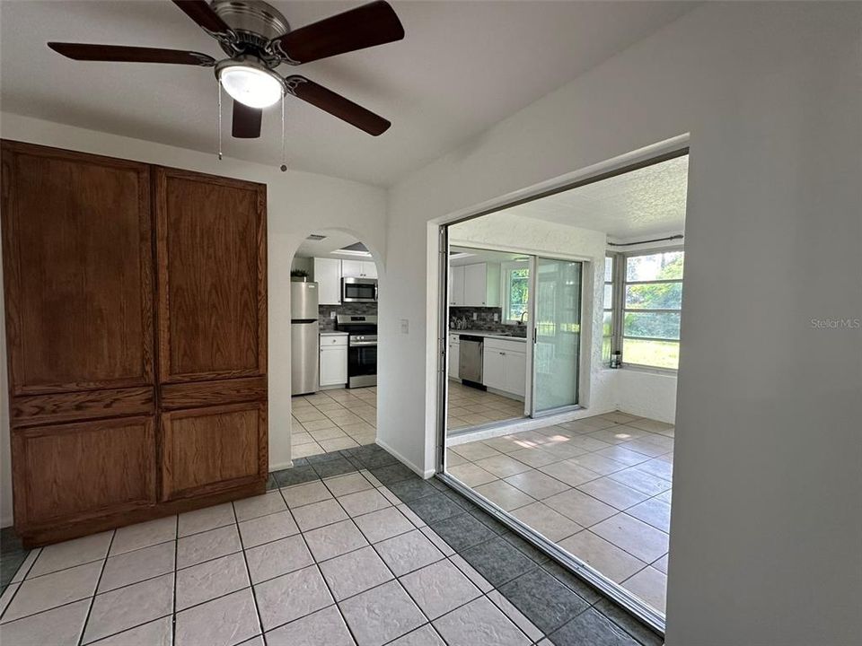 Active With Contract: $1,800 (2 beds, 2 baths, 1012 Square Feet)