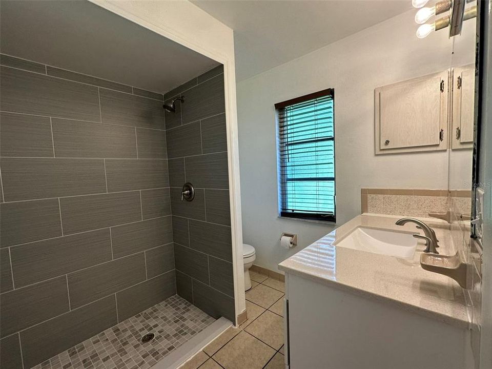 Active With Contract: $1,800 (2 beds, 2 baths, 1012 Square Feet)