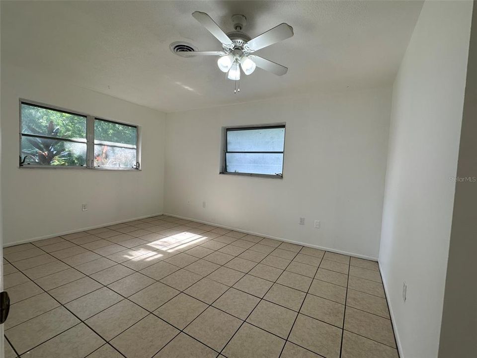 Active With Contract: $1,800 (2 beds, 2 baths, 1012 Square Feet)