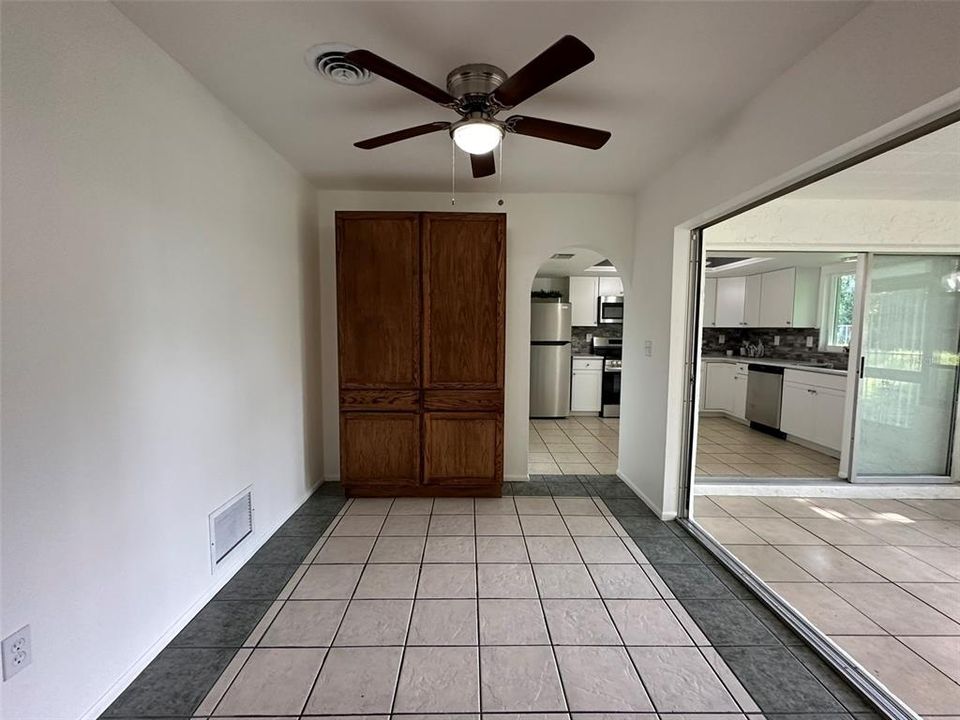 Active With Contract: $1,800 (2 beds, 2 baths, 1012 Square Feet)