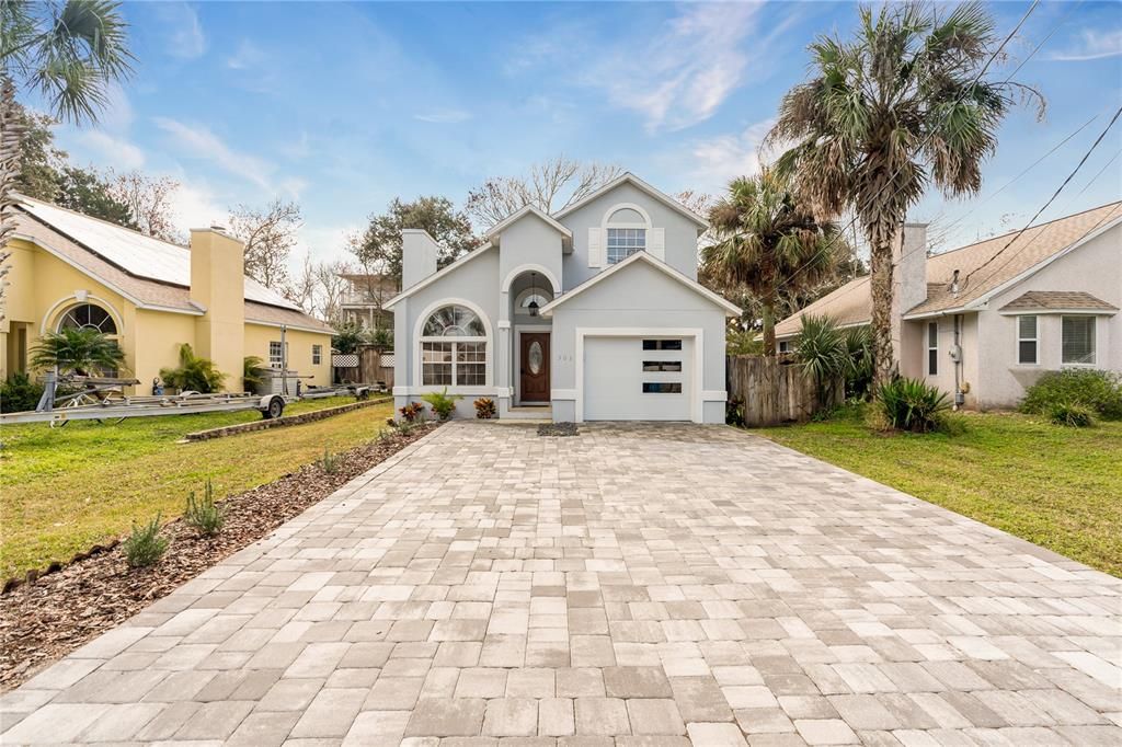 For Sale: $685,000 (3 beds, 2 baths, 1284 Square Feet)