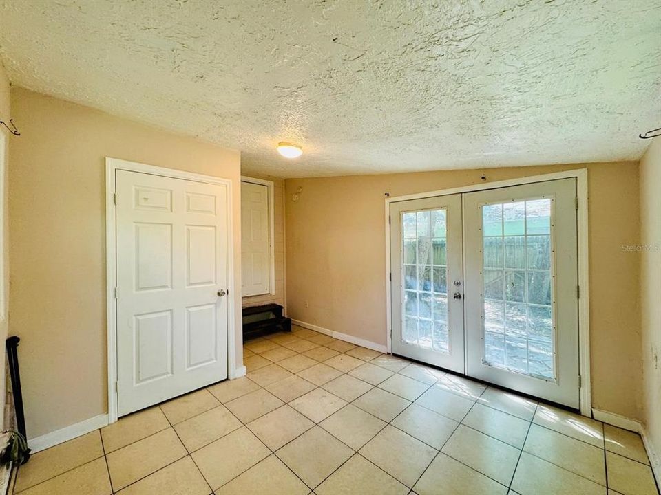 For Rent: $1,849 (3 beds, 1 baths, 790 Square Feet)