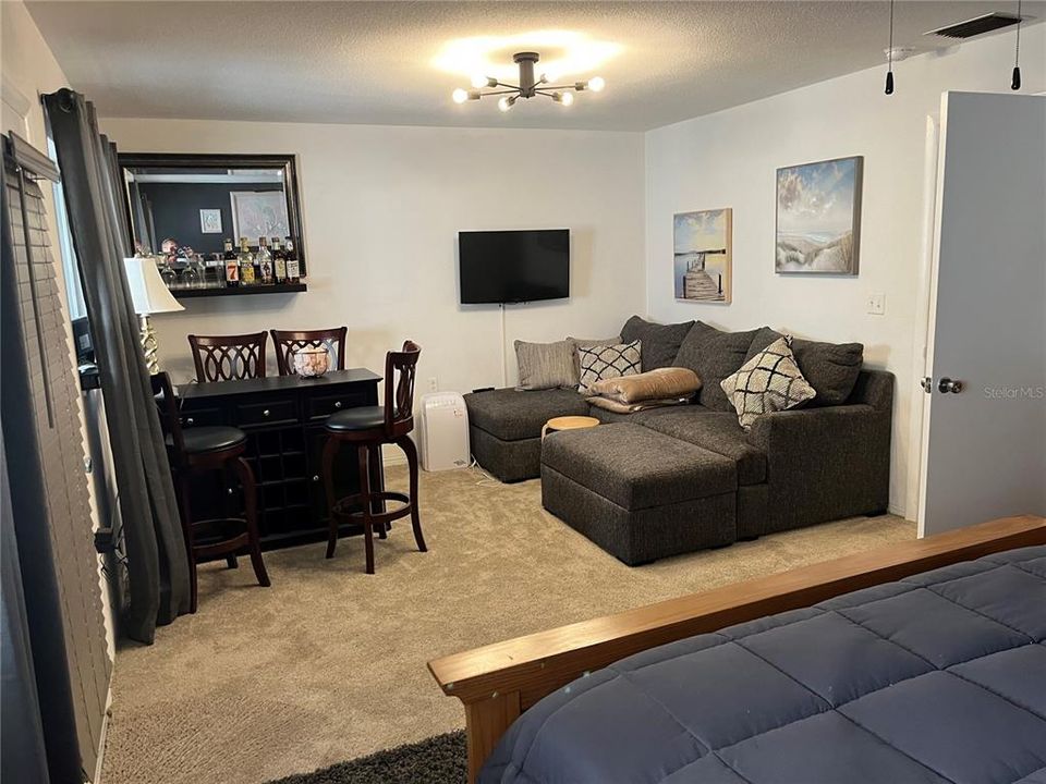 BAR AND SITTING AREA MASTER BEDROOM