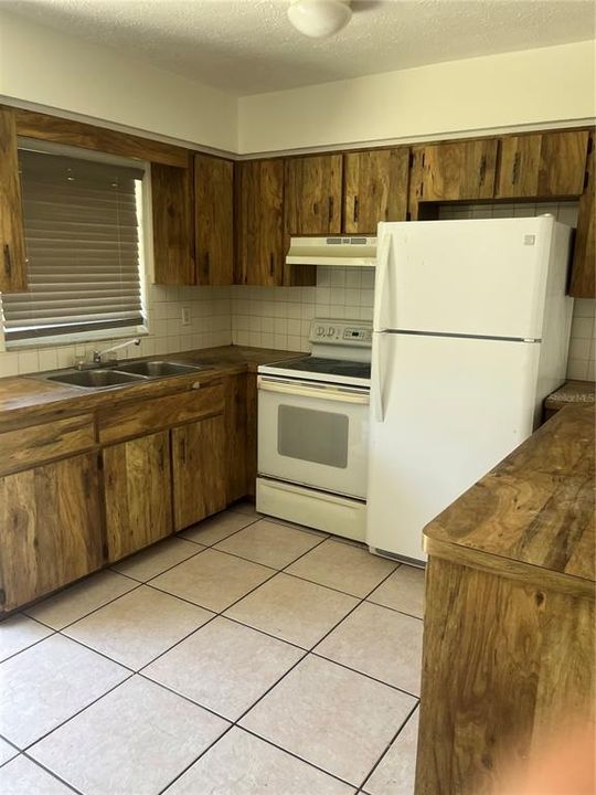 For Rent: $1,300 (2 beds, 1 baths, 792 Square Feet)