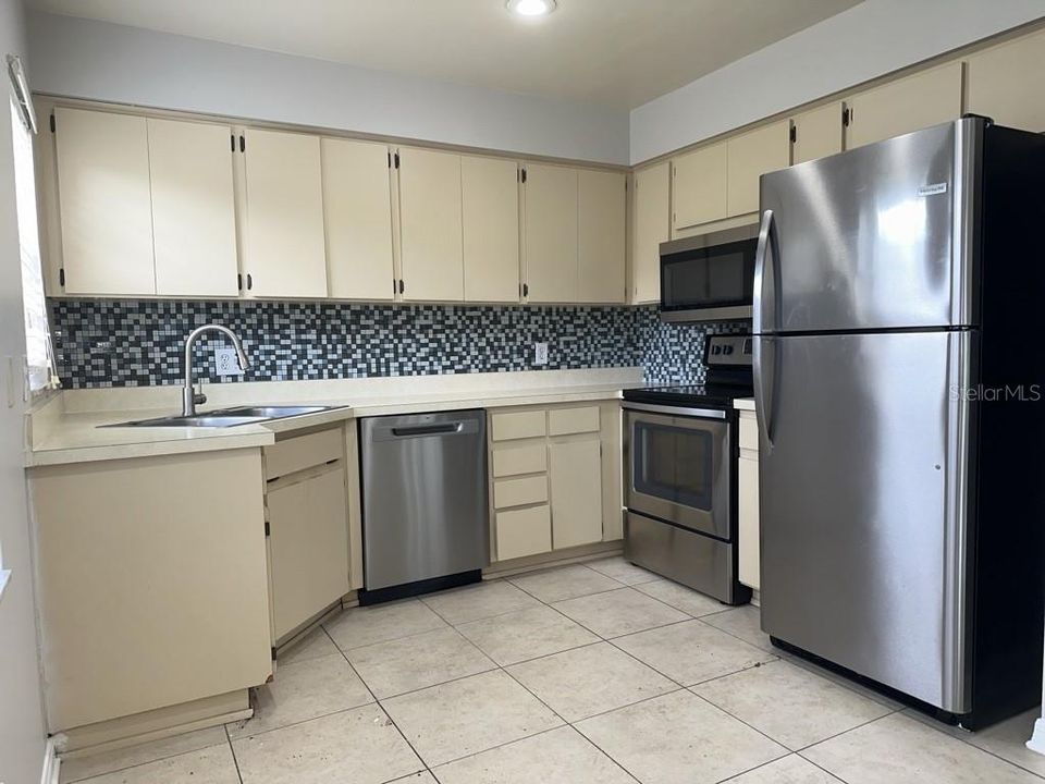 For Sale: $410,000 (3 beds, 2 baths, 1680 Square Feet)