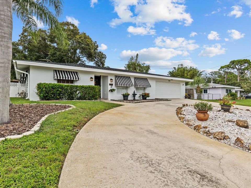 For Sale: $549,000 (3 beds, 2 baths, 1660 Square Feet)