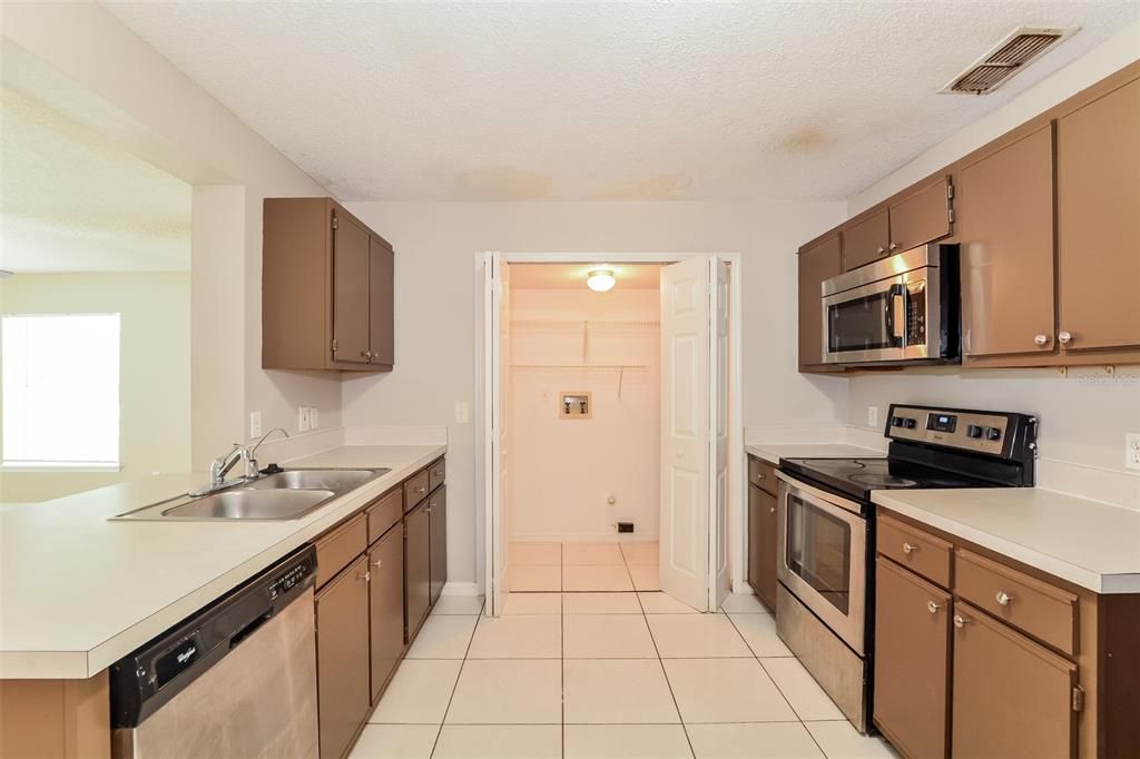 For Rent: $2,150 (4 beds, 2 baths, 1655 Square Feet)