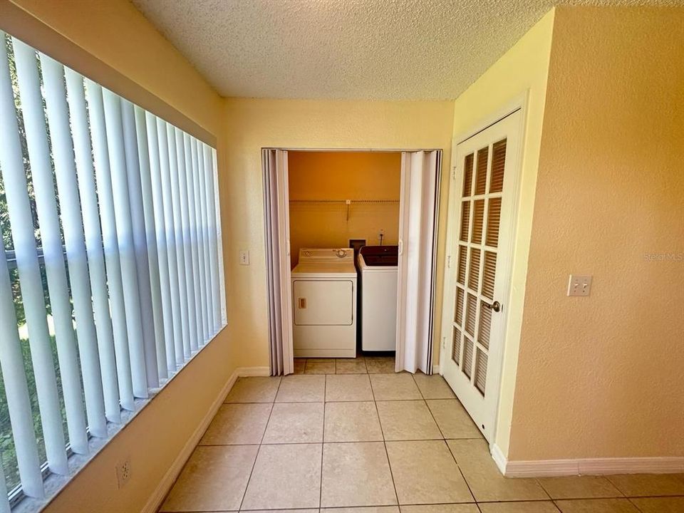 For Sale: $169,000 (1 beds, 1 baths, 711 Square Feet)