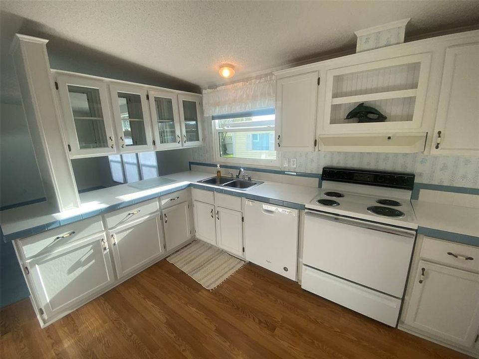 For Rent: $2,200 (3 beds, 2 baths, 1904 Square Feet)