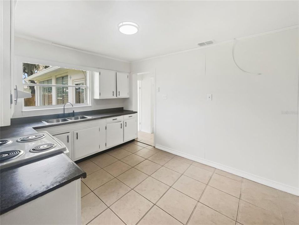 For Sale: $225,000 (2 beds, 1 baths, 1656 Square Feet)