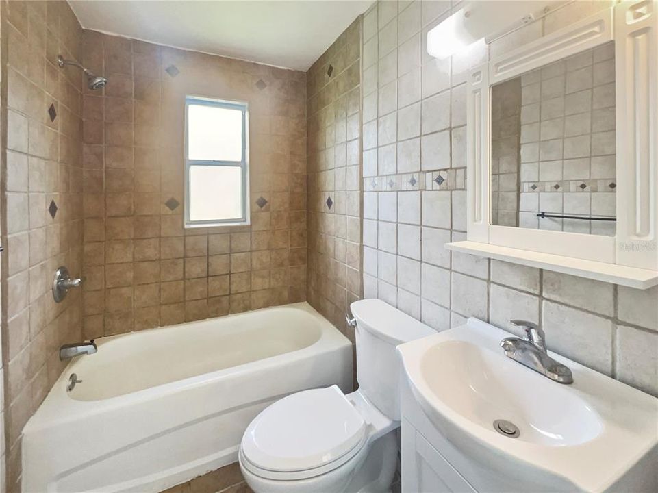 For Sale: $225,000 (2 beds, 1 baths, 1656 Square Feet)