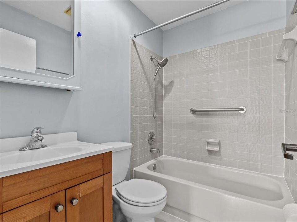 For Sale: $299,000 (2 beds, 2 baths, 1035 Square Feet)