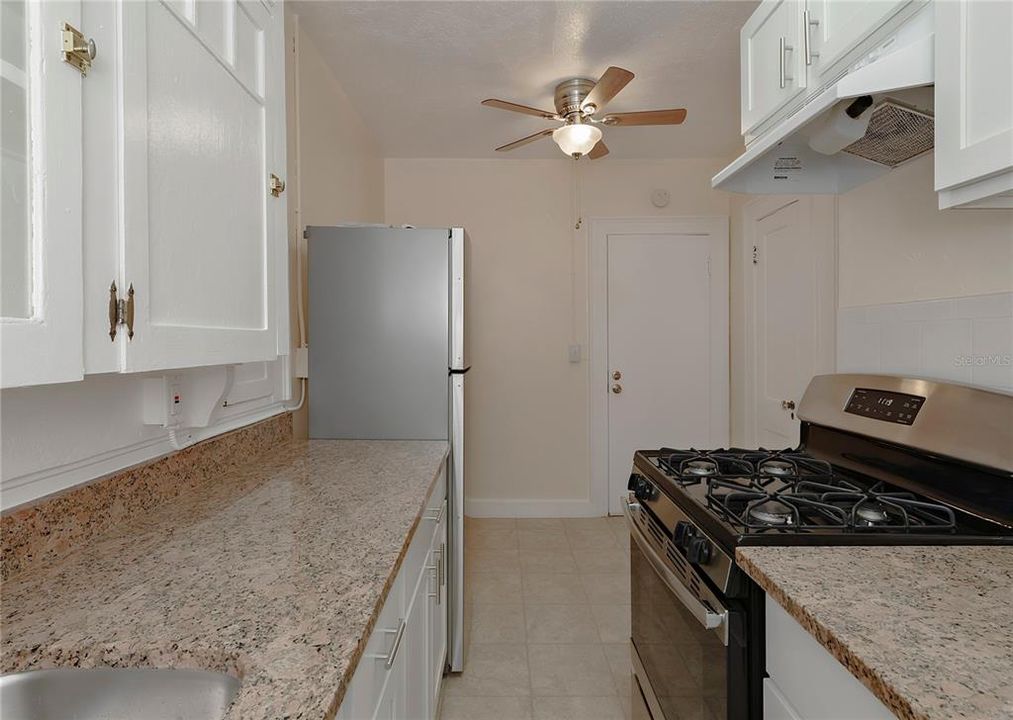 For Rent: $1,499 (2 beds, 1 baths, 862 Square Feet)