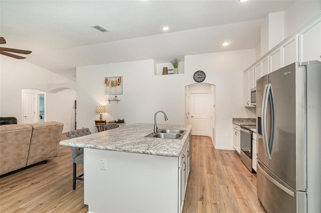 For Sale: $369,900 (3 beds, 2 baths, 1752 Square Feet)