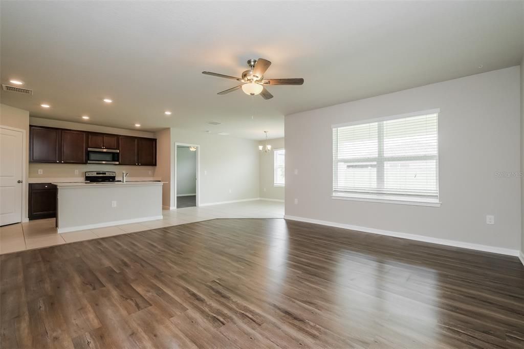 For Rent: $2,249 (3 beds, 2 baths, 1817 Square Feet)