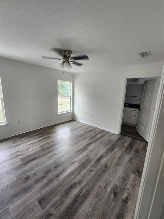 For Sale: $289,000 (3 beds, 2 baths, 1304 Square Feet)