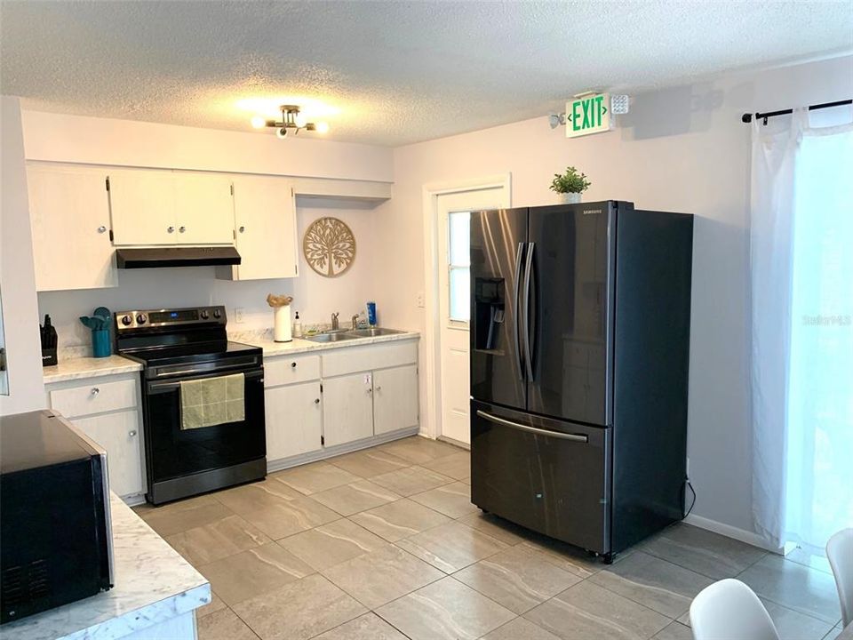 For Rent: $2,725 (3 beds, 2 baths, 1195 Square Feet)