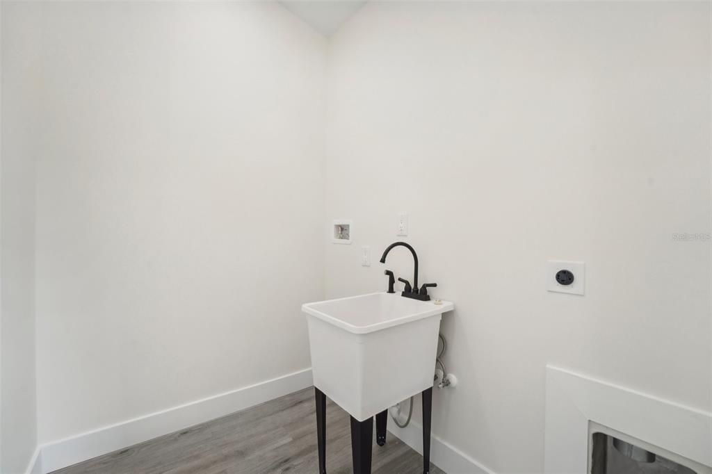 For Sale: $459,000 (3 beds, 2 baths, 1556 Square Feet)