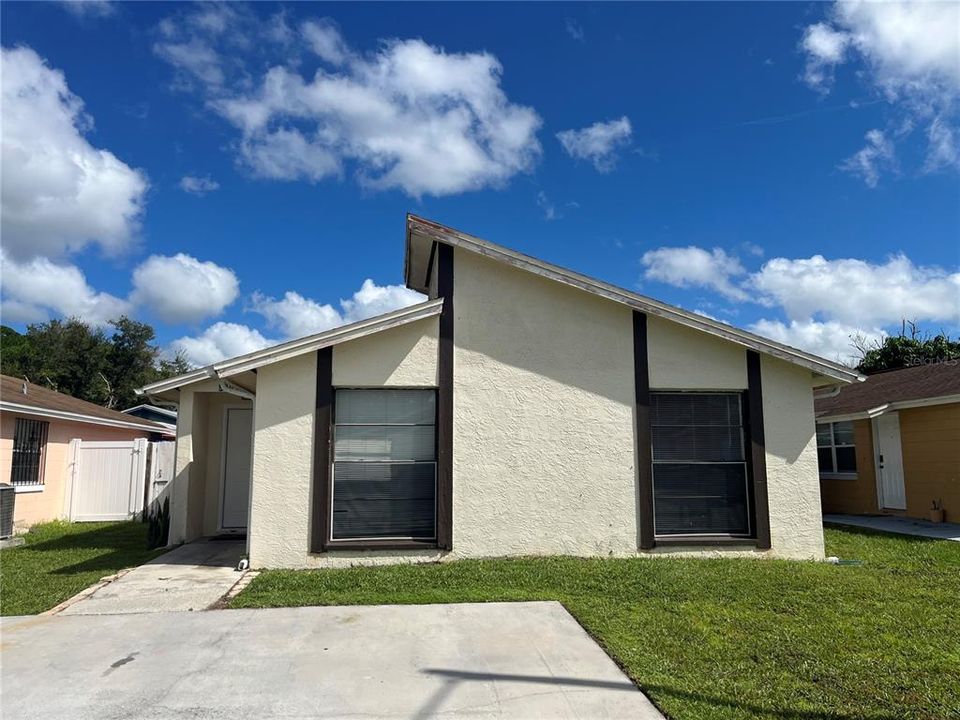 For Sale: $295,000 (3 beds, 2 baths, 1158 Square Feet)