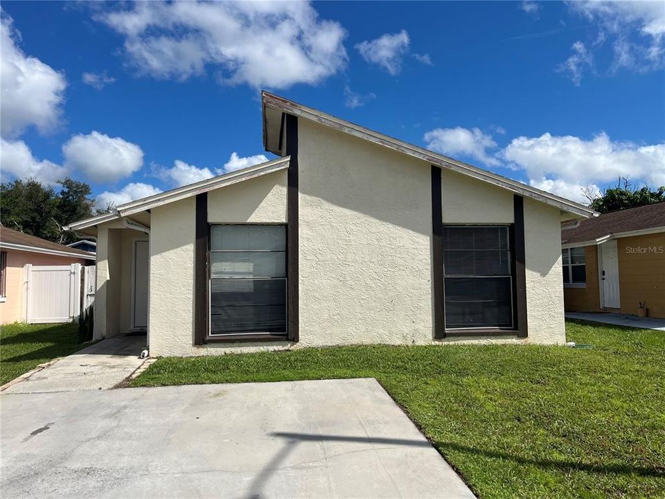 For Sale: $295,000 (3 beds, 2 baths, 1158 Square Feet)