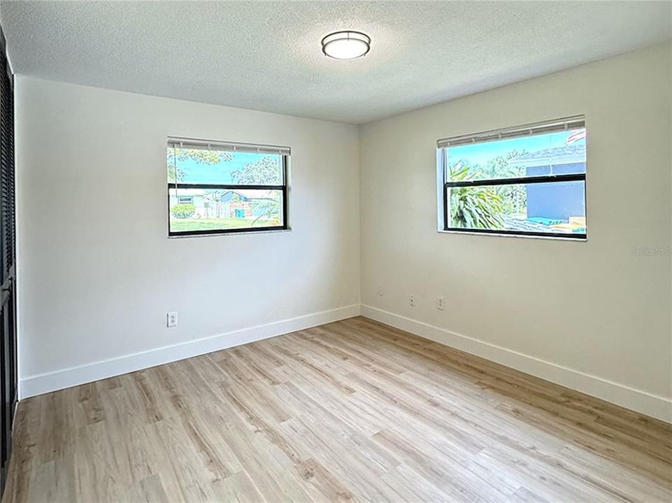 For Sale: $330,000 (4 beds, 2 baths, 1528 Square Feet)