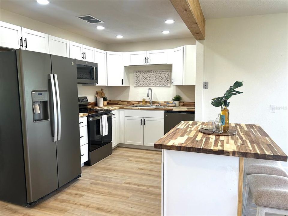 For Sale: $330,000 (4 beds, 2 baths, 1528 Square Feet)