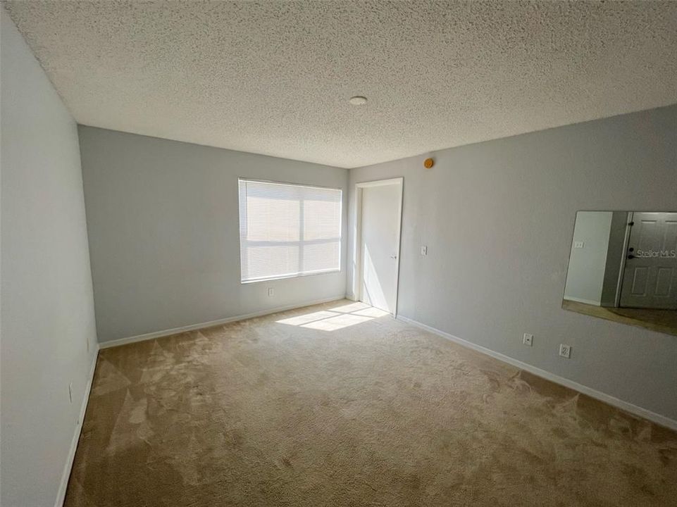 Active With Contract: $1,250 (1 beds, 1 baths, 597 Square Feet)