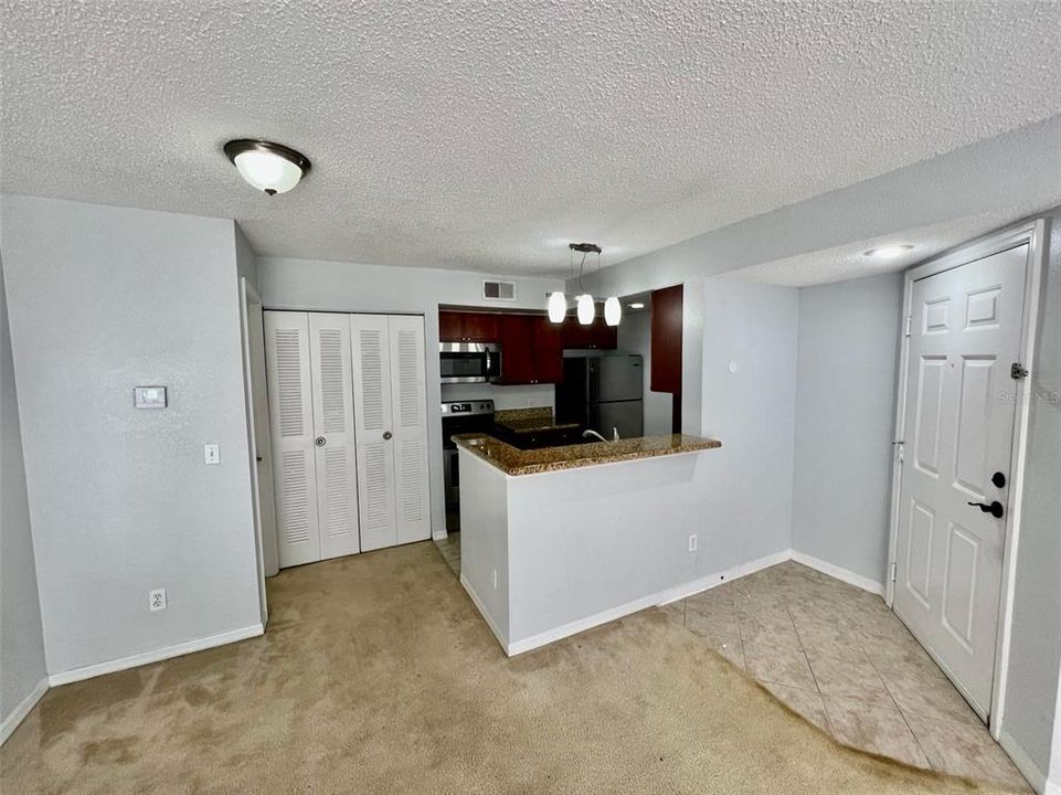 Active With Contract: $1,250 (1 beds, 1 baths, 597 Square Feet)