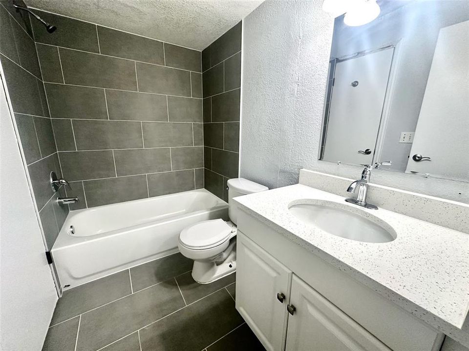 Active With Contract: $1,250 (1 beds, 1 baths, 597 Square Feet)