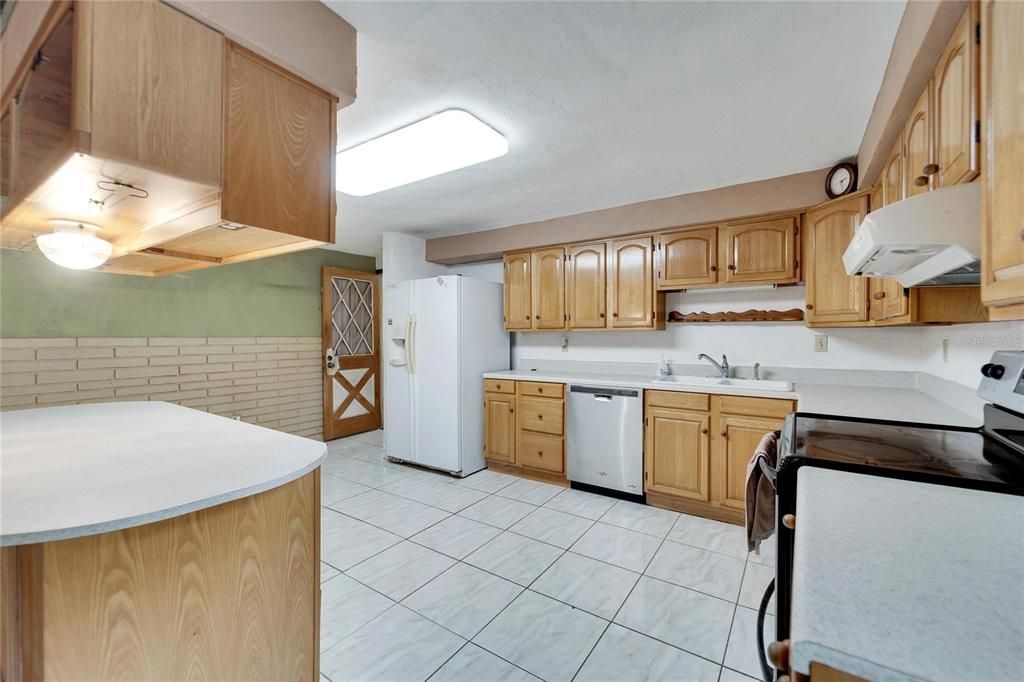 For Sale: $535,000 (3 beds, 2 baths, 1892 Square Feet)