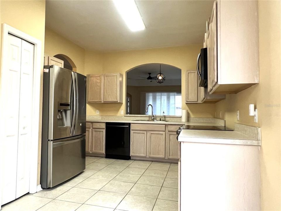 For Rent: $2,500 (3 beds, 2 baths, 1566 Square Feet)