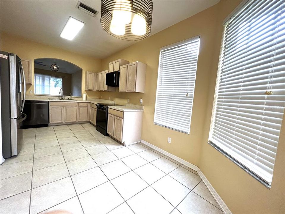 For Rent: $2,500 (3 beds, 2 baths, 1566 Square Feet)