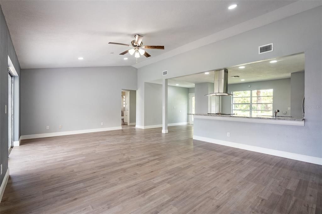 For Sale: $339,500 (3 beds, 2 baths, 1344 Square Feet)