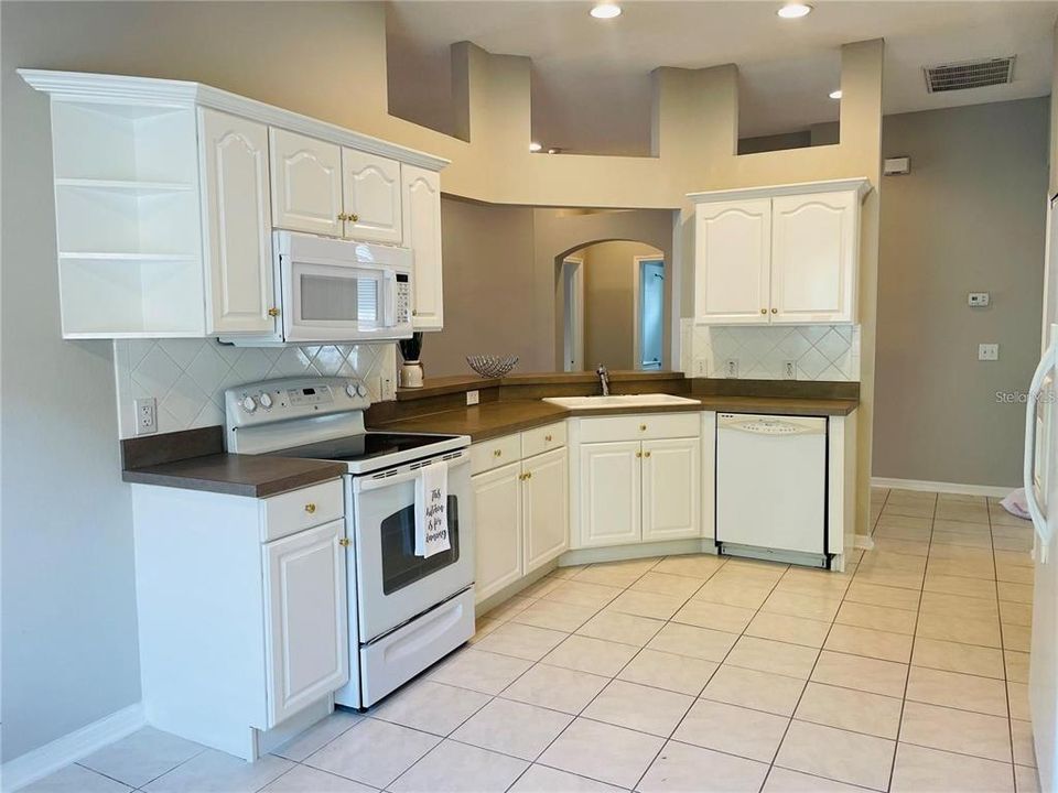 For Sale: $369,000 (4 beds, 2 baths, 1846 Square Feet)