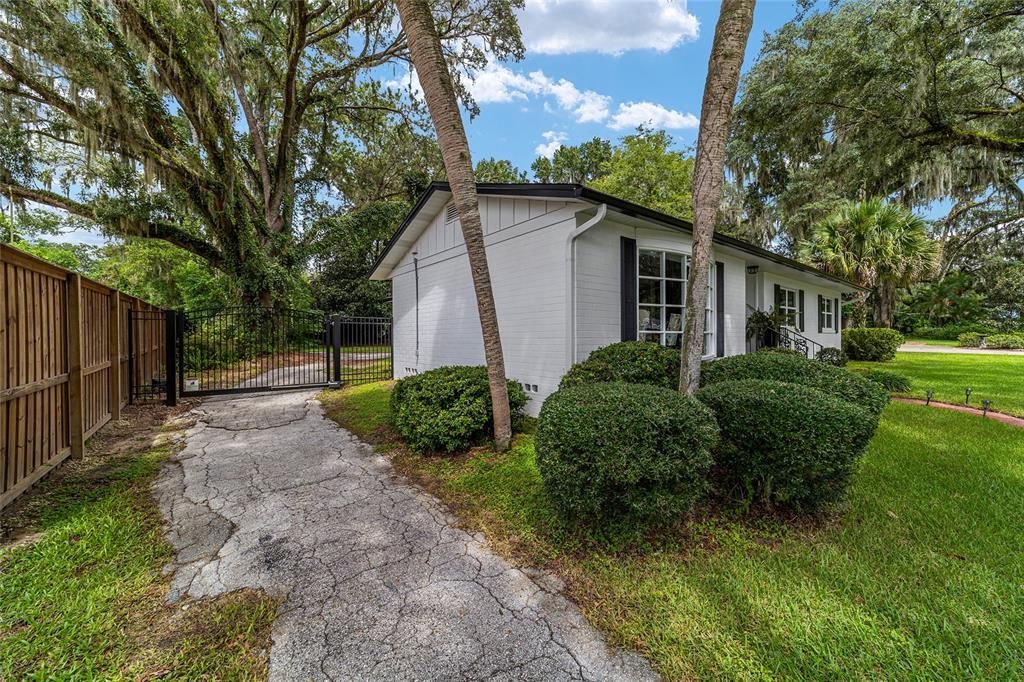 Active With Contract: $499,000 (3 beds, 2 baths, 2071 Square Feet)