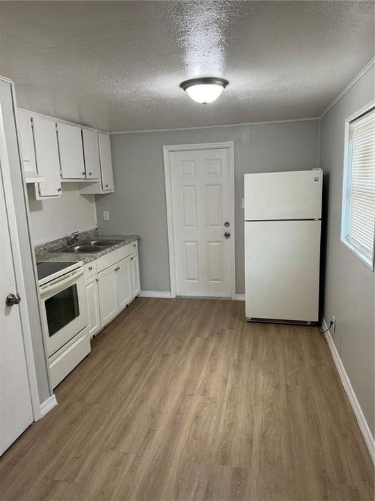 For Rent: $1,800 (2 beds, 1 baths, 850 Square Feet)